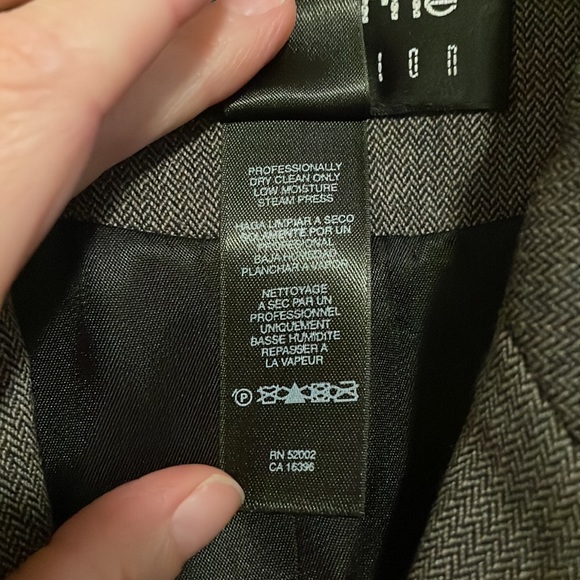 Liz Claiborne Gray Herringbone Wool Blazer. Size 4. - Picture 3 of 10